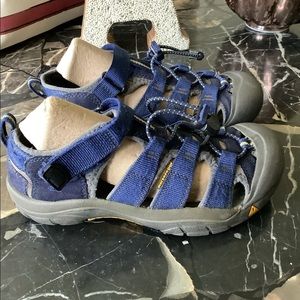 Keen newport navy blue waterproof hiking sandals big kid size 4
